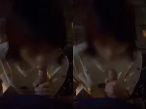 Cởi quần bắt tình nhân kính cận liếm cu