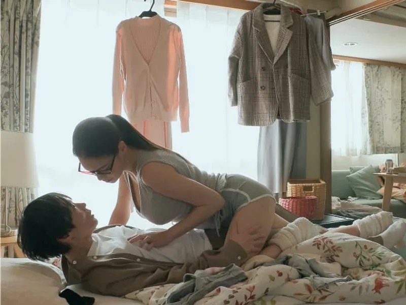 được chị nhà sát bên "an ủi" khi bồ đi ngoại tình